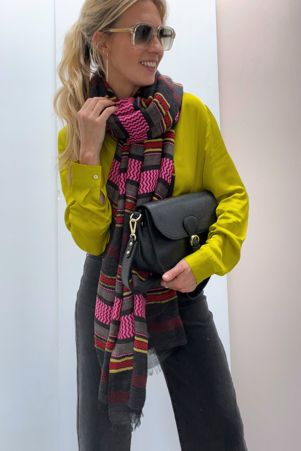 F45SL23525 Scarf Black/Red/Pink